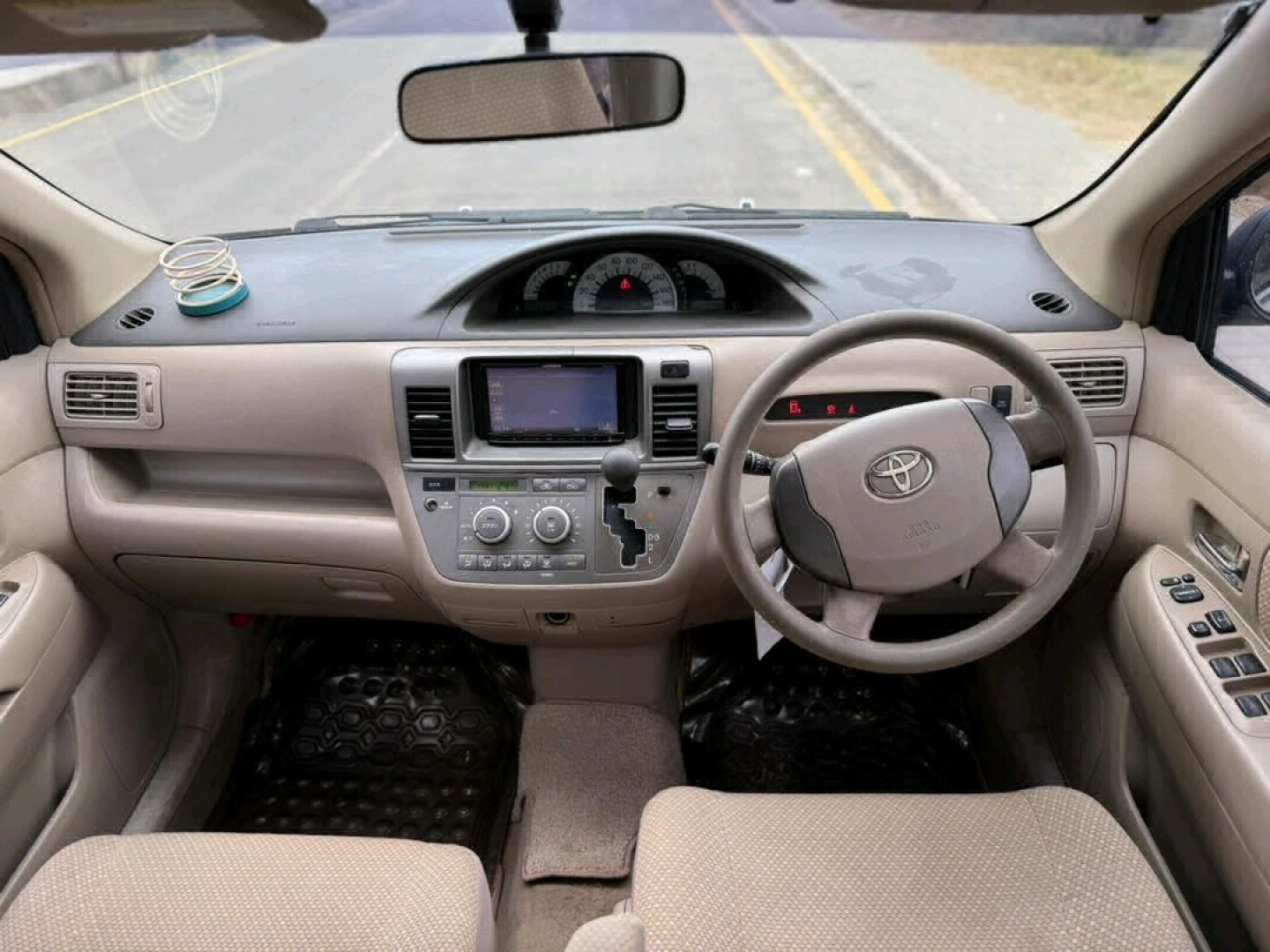 Toyota Raum 2011 Mini-Van 1490cc thumbnail 9