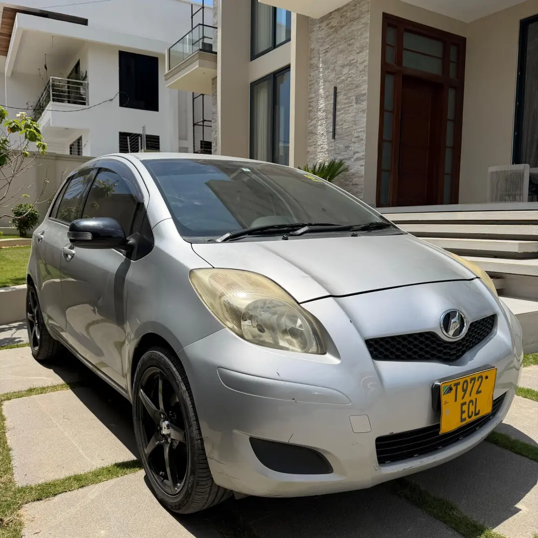 Toyota Vitz 2009 thumbnail 2