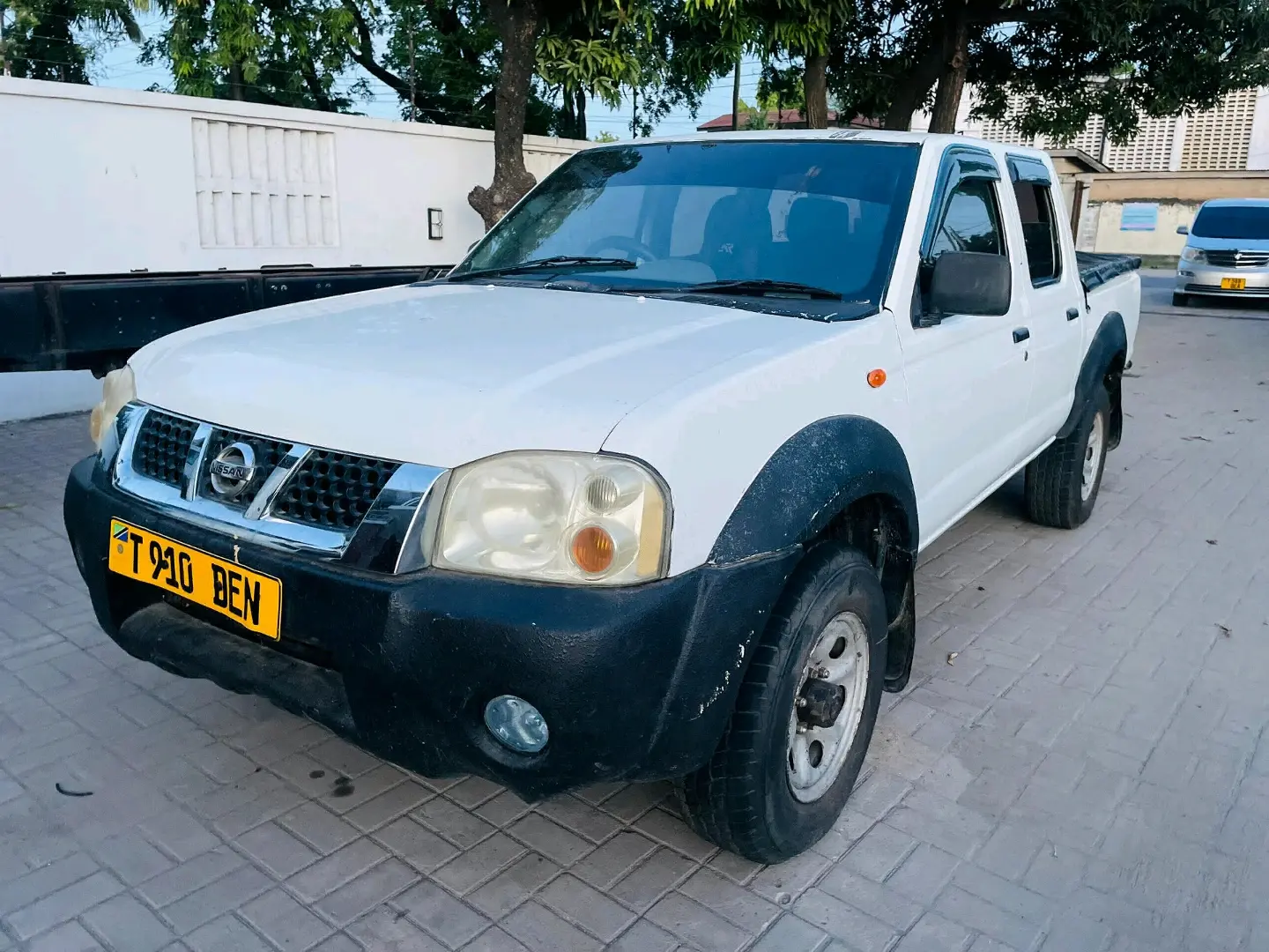 Nissan Hardbody Pickup Truck 2010 (Qd32) thumbnail 3