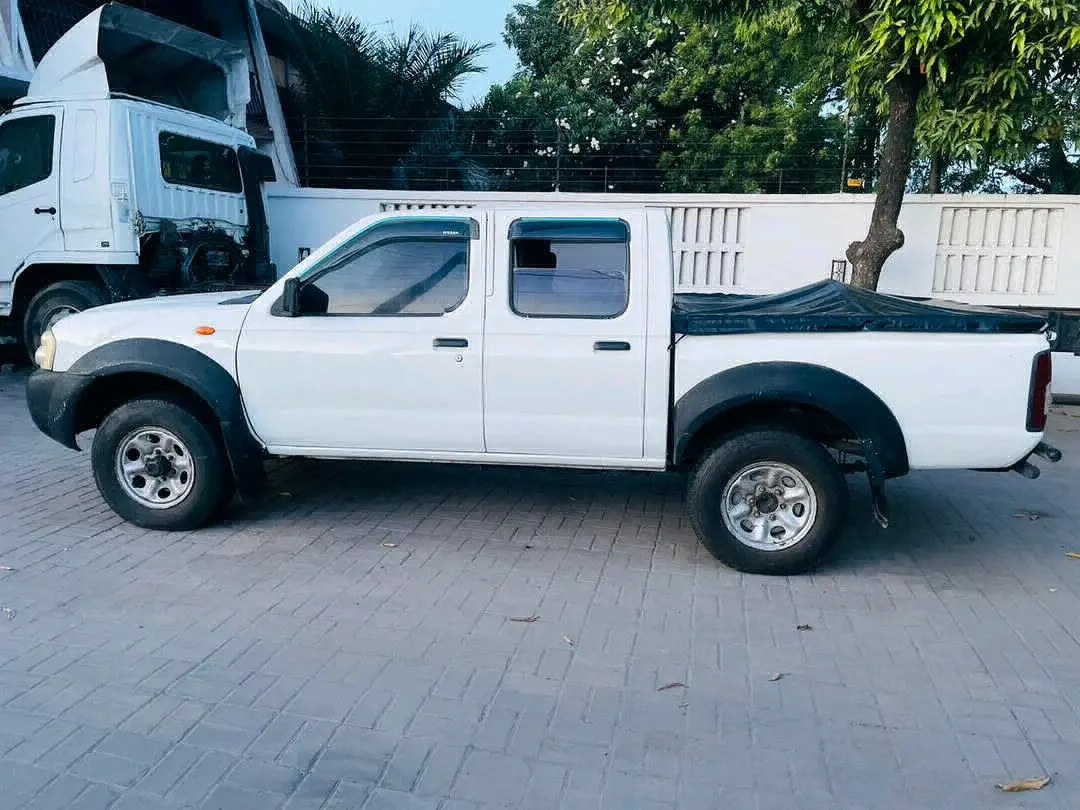 Nissan Hardbody Pickup Truck 2010 (Qd32) thumbnail 4