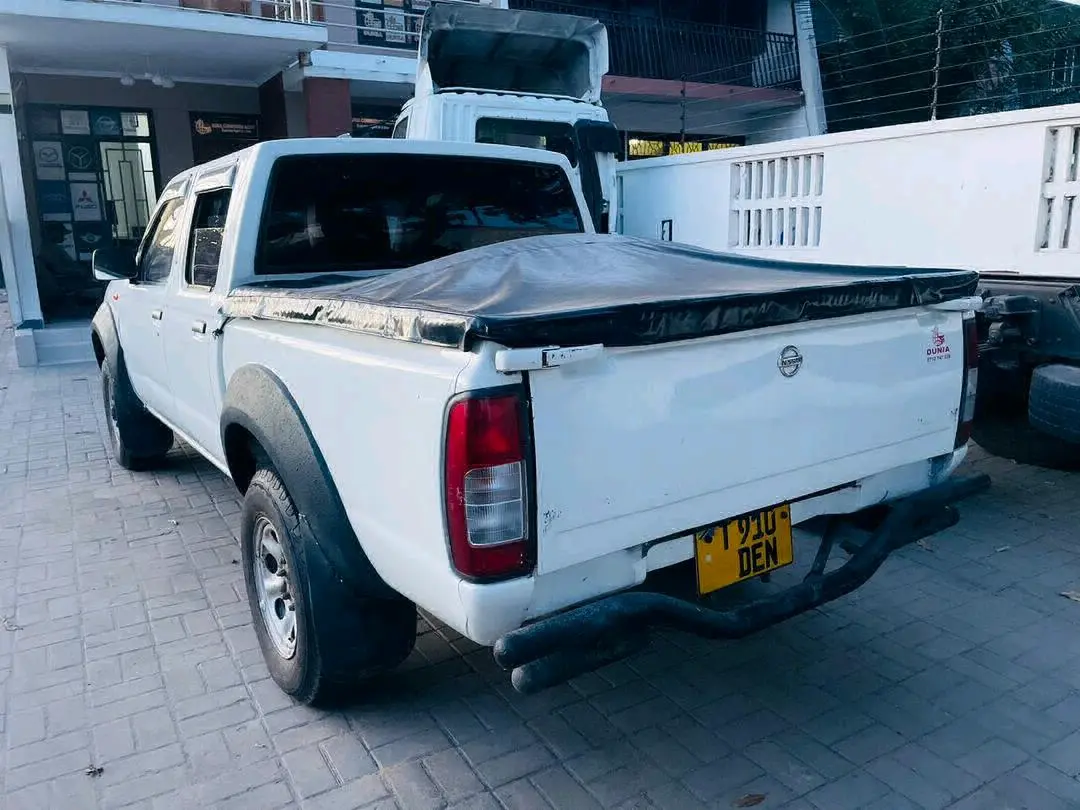 Nissan Hardbody Pickup Truck 2010 (Qd32) thumbnail 5