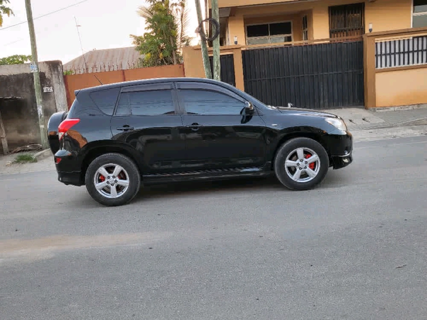 Toyota RAV4 Miss Tanzania 2004 Black thumbnail 3