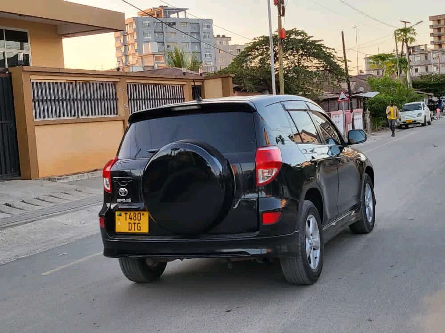 Toyota RAV4 Miss Tanzania 2004 Black thumbnail 4