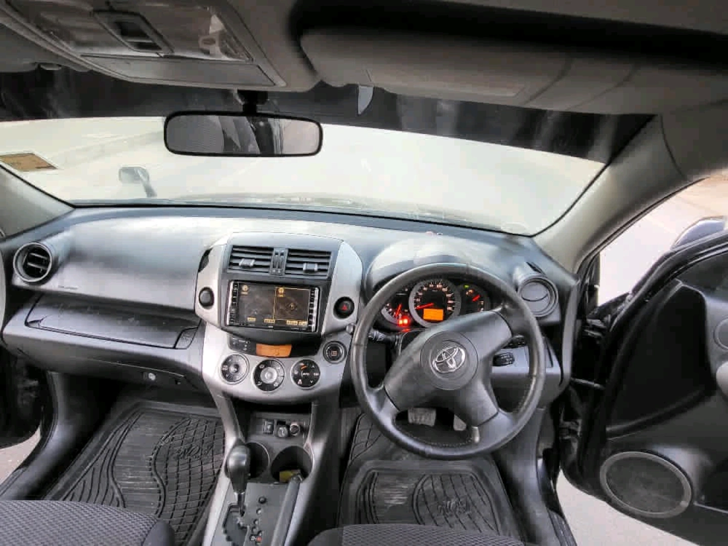 Toyota RAV4 Miss Tanzania 2004 Black thumbnail 8