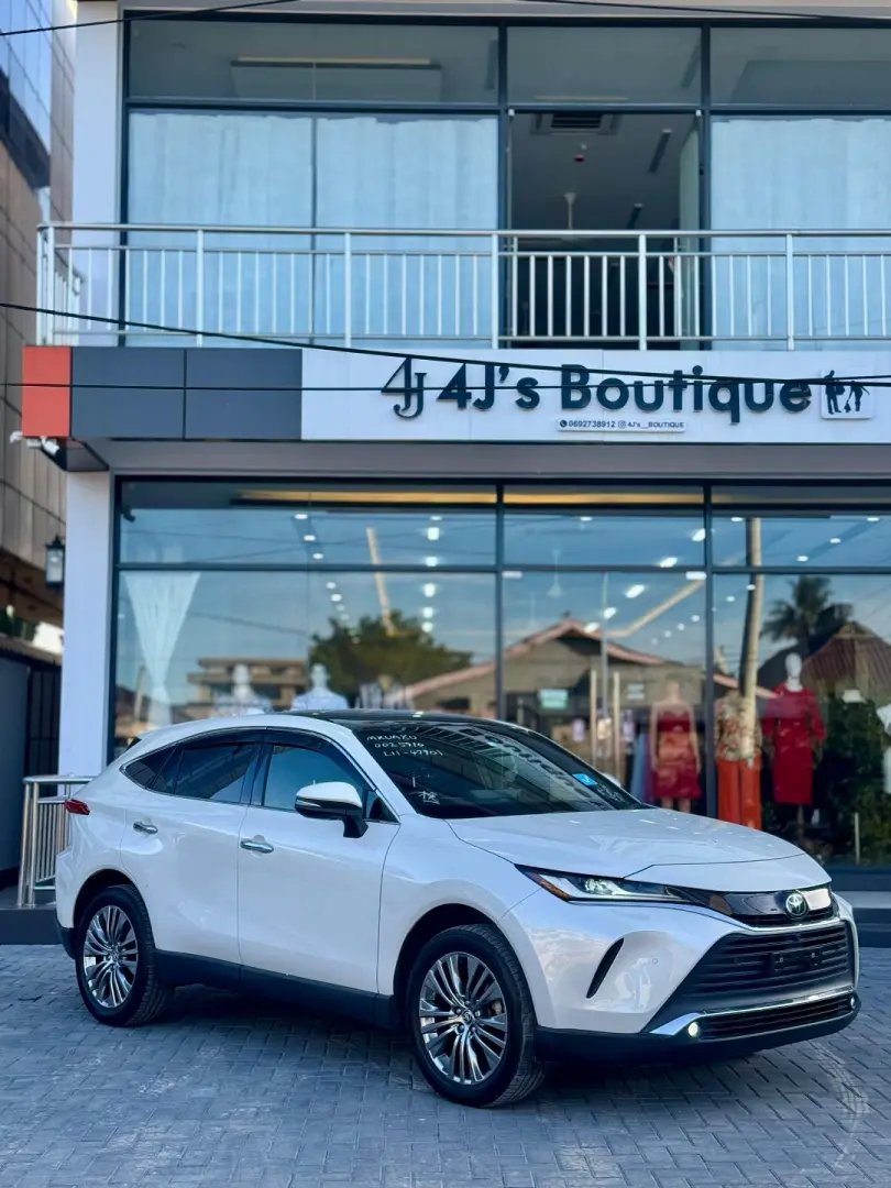 Toyota Harrier 2020/2021 - White thumbnail 3