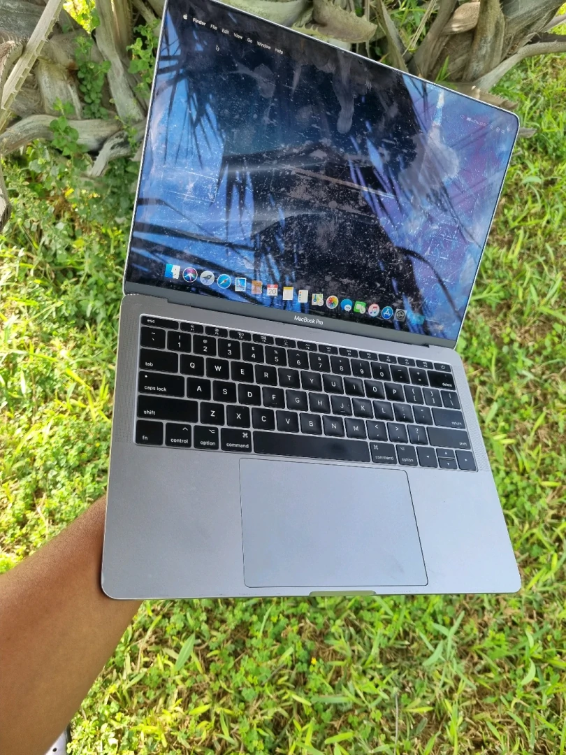 MacBook Pro 2017 Core i5 8GB RAM 128GB SSD