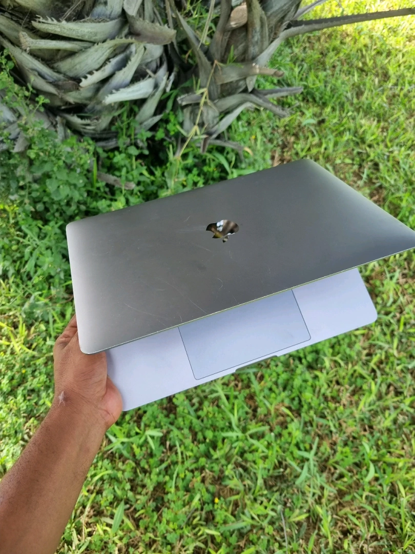MacBook Pro 2017 Core i5 8GB RAM 128GB SSD thumbnail 2
