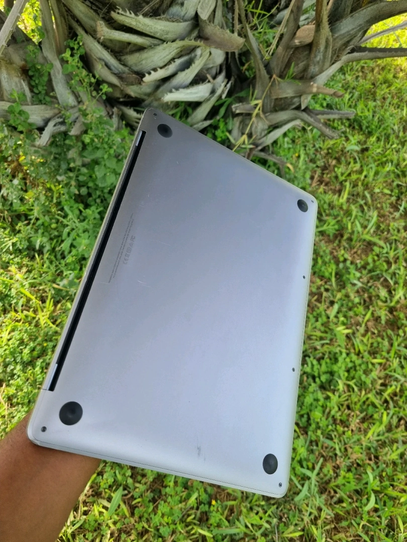 MacBook Pro 2017 Core i5 8GB RAM 128GB SSD thumbnail 5