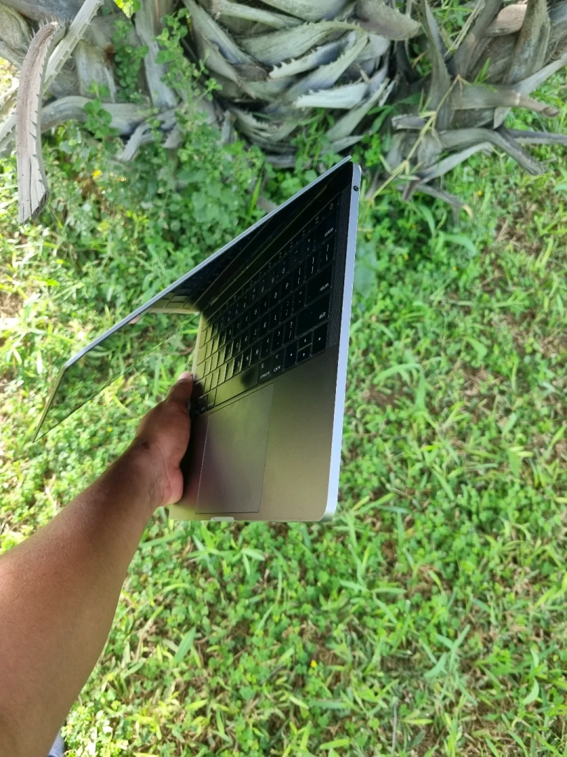 MacBook Pro 2017 Core i5 8GB RAM 128GB SSD thumbnail 6