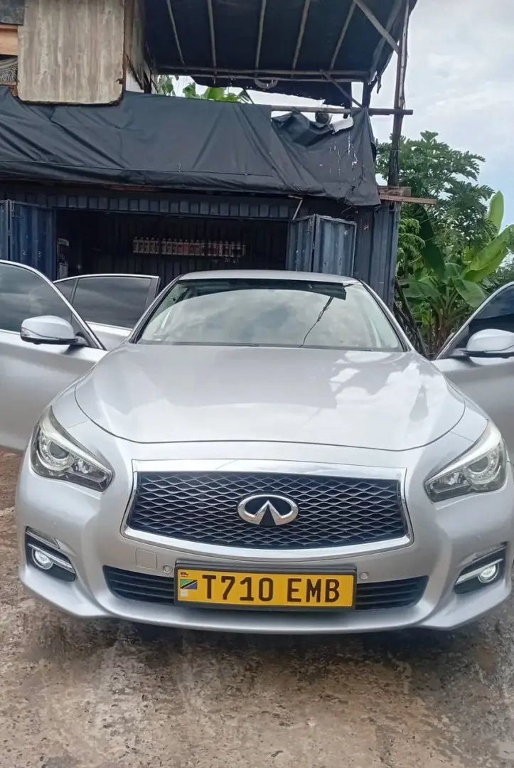 Nissan Infiniti Q50 thumbnail 3