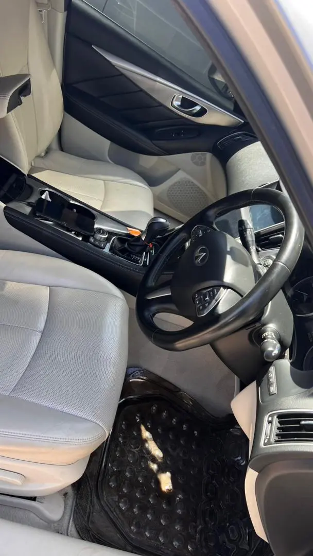 Nissan Infiniti Q50 thumbnail 5