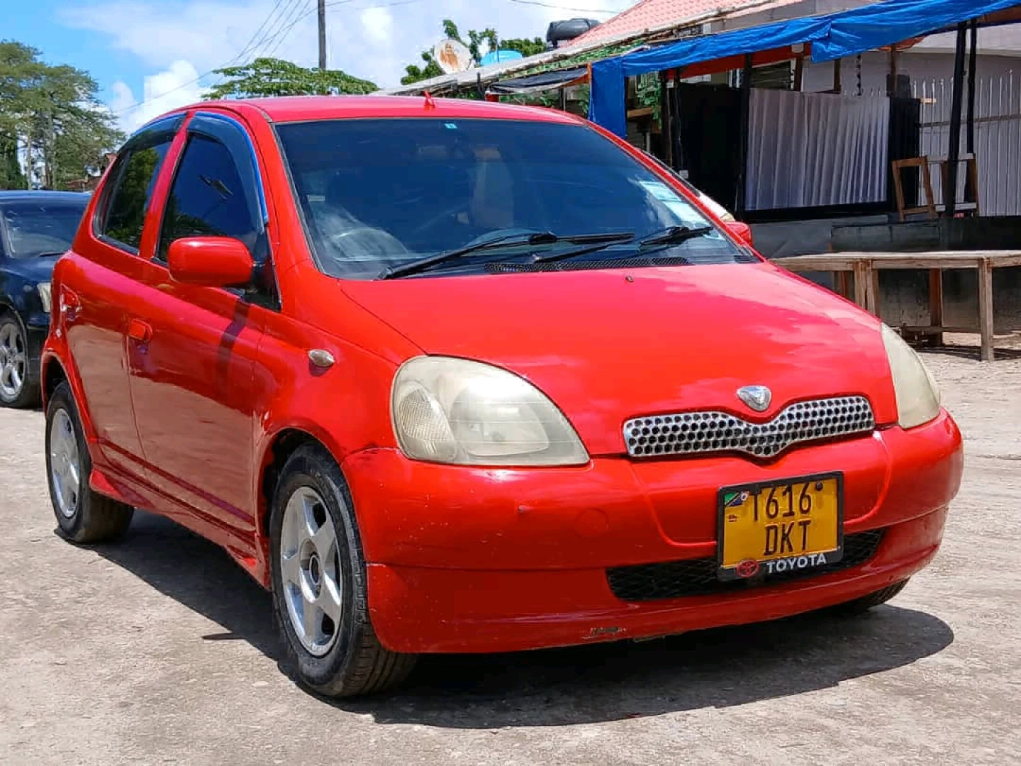 Used Red Toyota Vitz Hatchback (1290cc) thumbnail 3