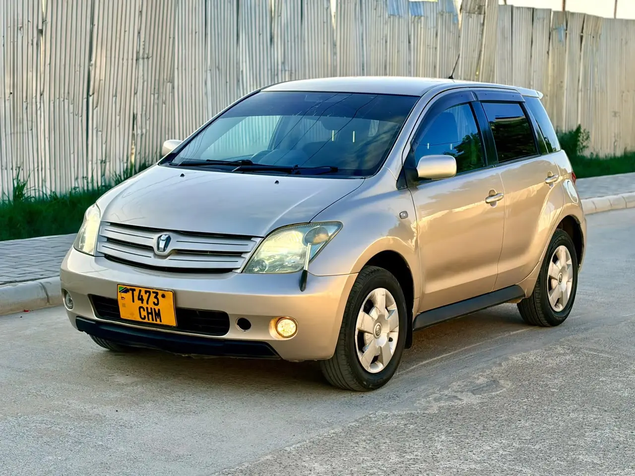 Toyota Ist 2005 (CHM)
