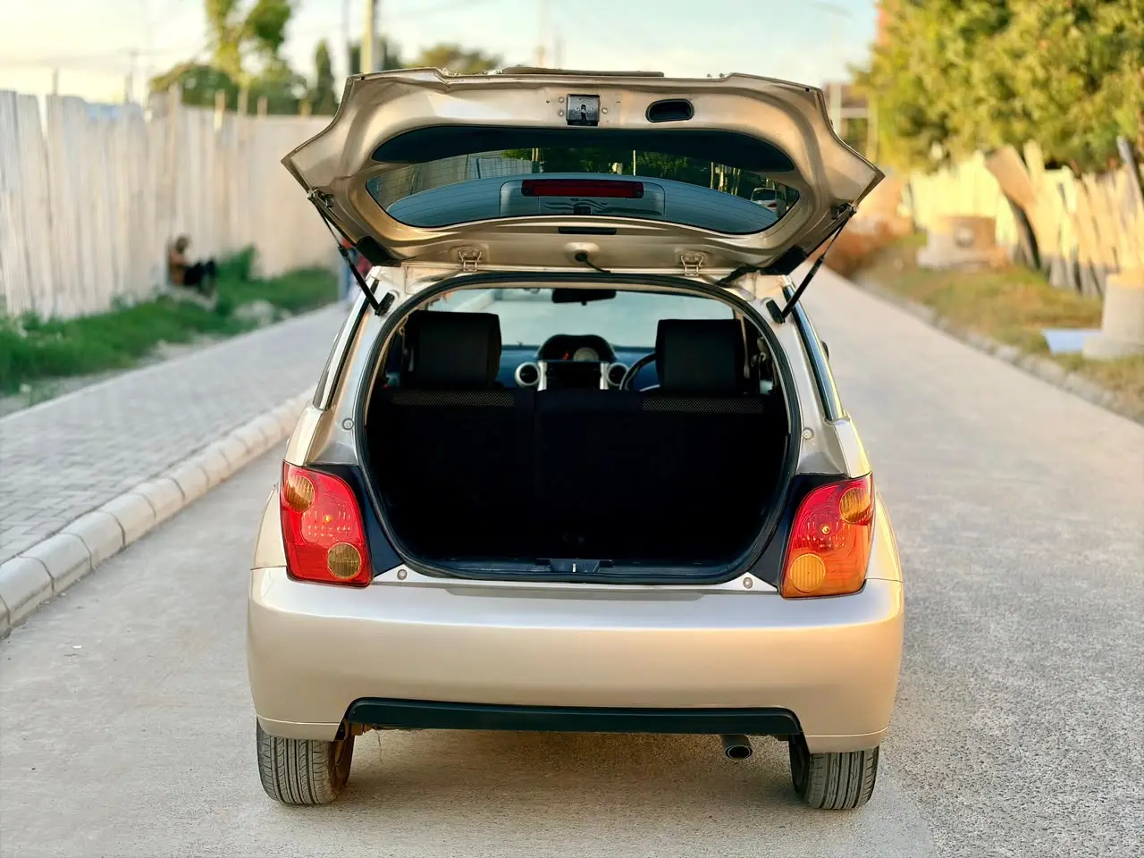 Toyota Ist 2005 (CHM) thumbnail 5