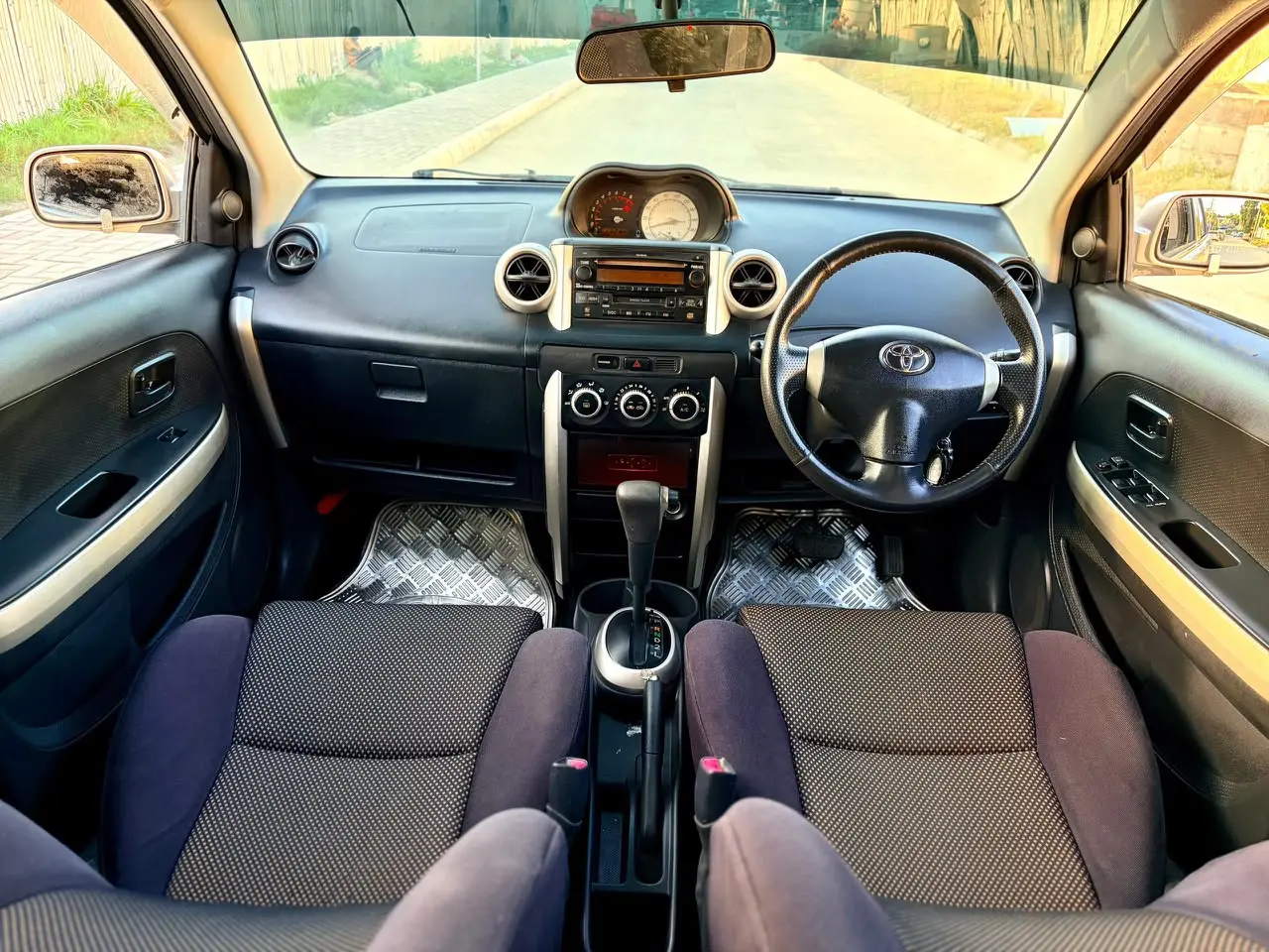 Toyota Ist 2005 (CHM) thumbnail 8