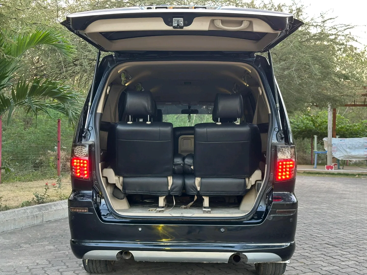 Toyota Alphard 2005 Black Minivan thumbnail 8