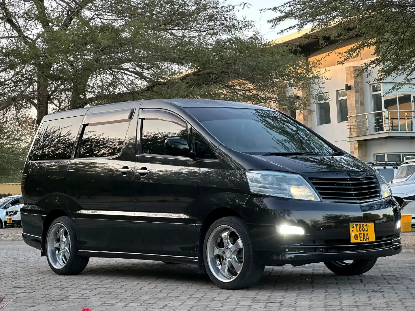 Toyota Alphard 2005 Black Minivan thumbnail 9