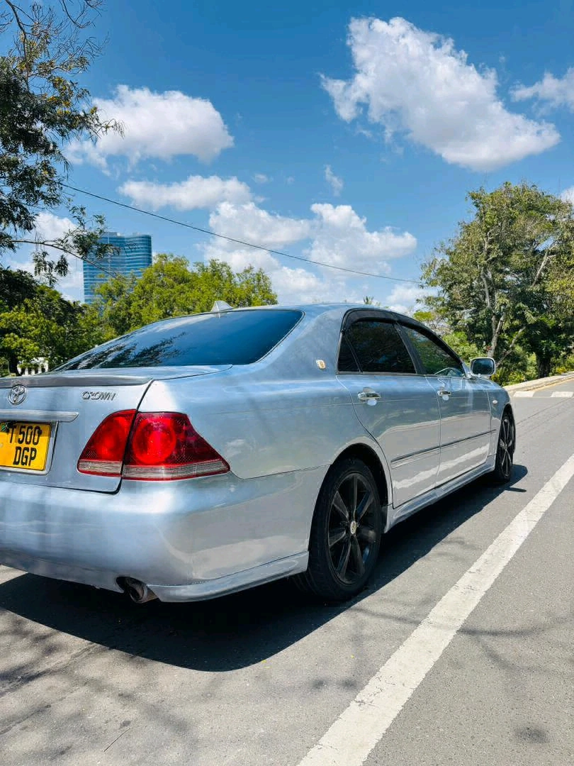 Toyota Crown Athlete 2004 Low Mileage thumbnail 2