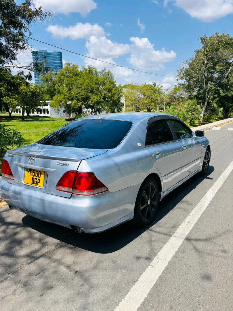 Toyota Crown Athlete 2004 Low Mileage thumbnail 3