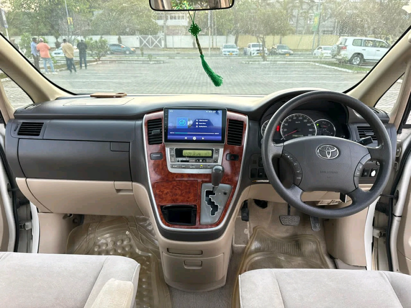 Toyota Alphard Minivan 2004 (T 258 DWK) thumbnail 5