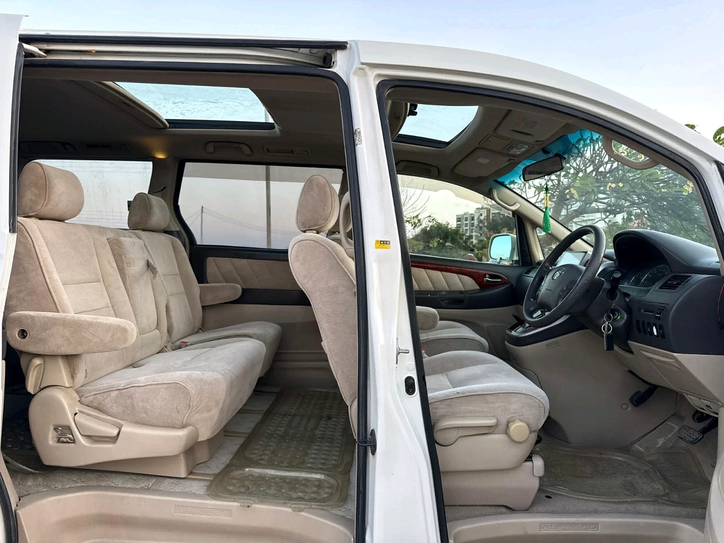 Toyota Alphard Minivan 2004 (T 258 DWK) thumbnail 6