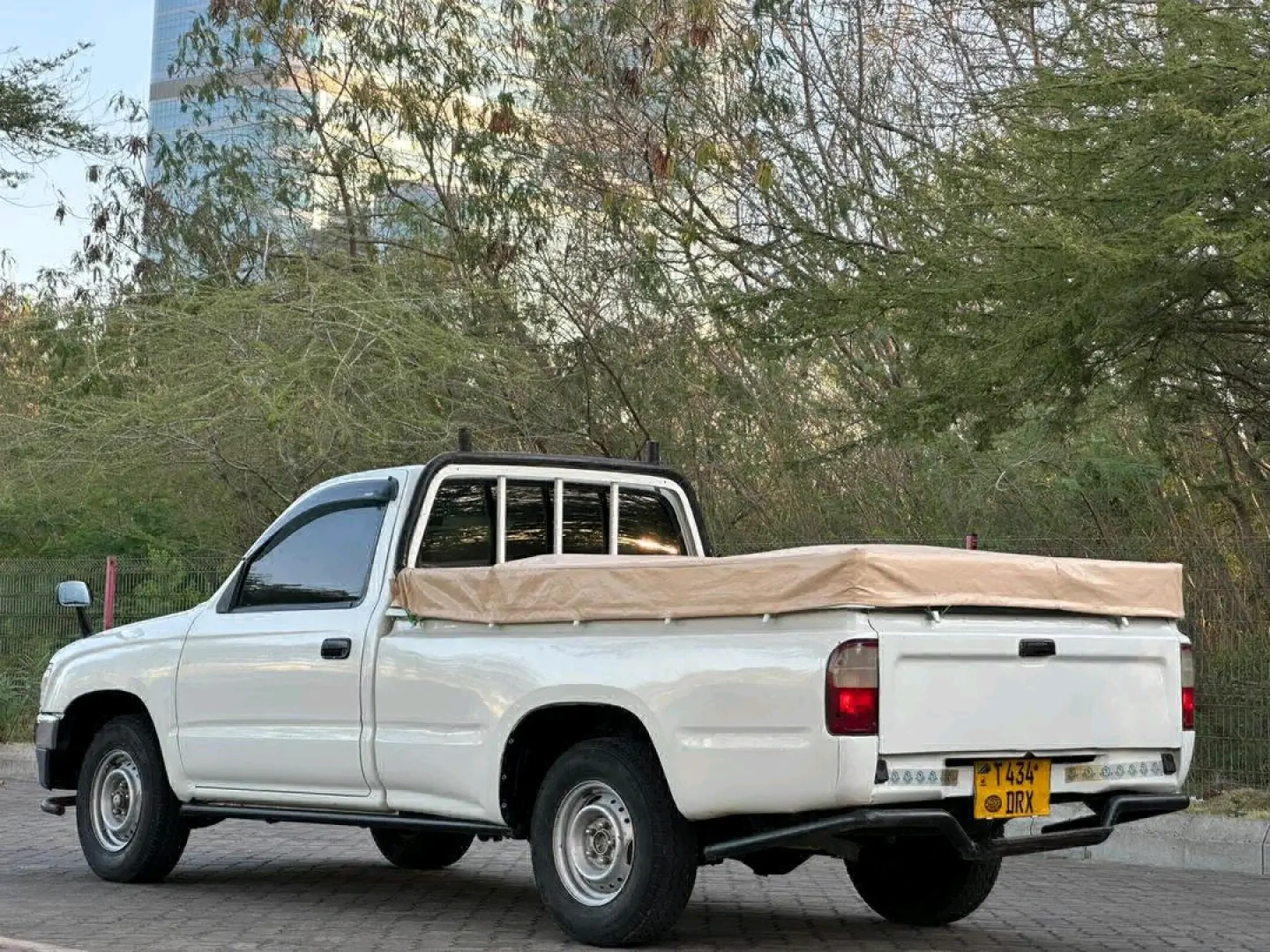 Toyota Hilux Pickup Single Cabin 1998 thumbnail 3