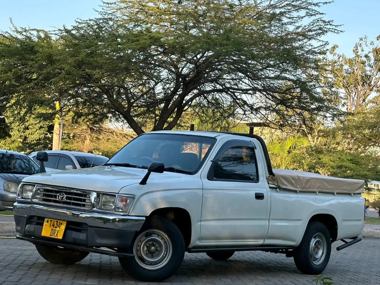 Toyota Hilux Pickup Single Cabin 1998 thumbnail 4