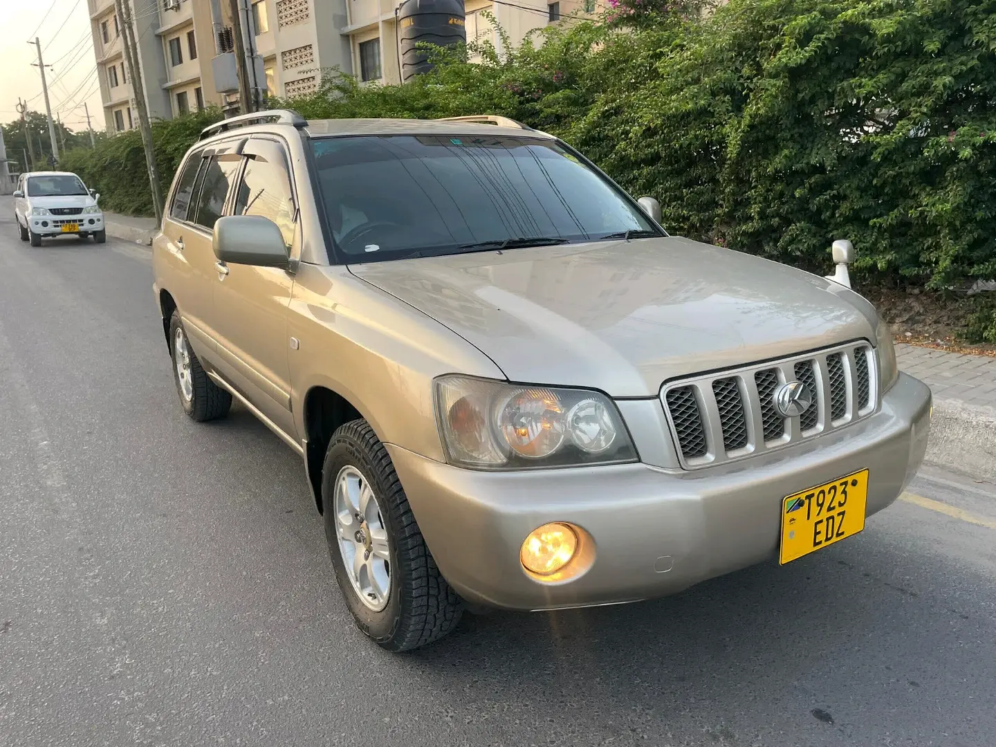 Toyota Kluger 2002, Gold/Beige thumbnail 6
