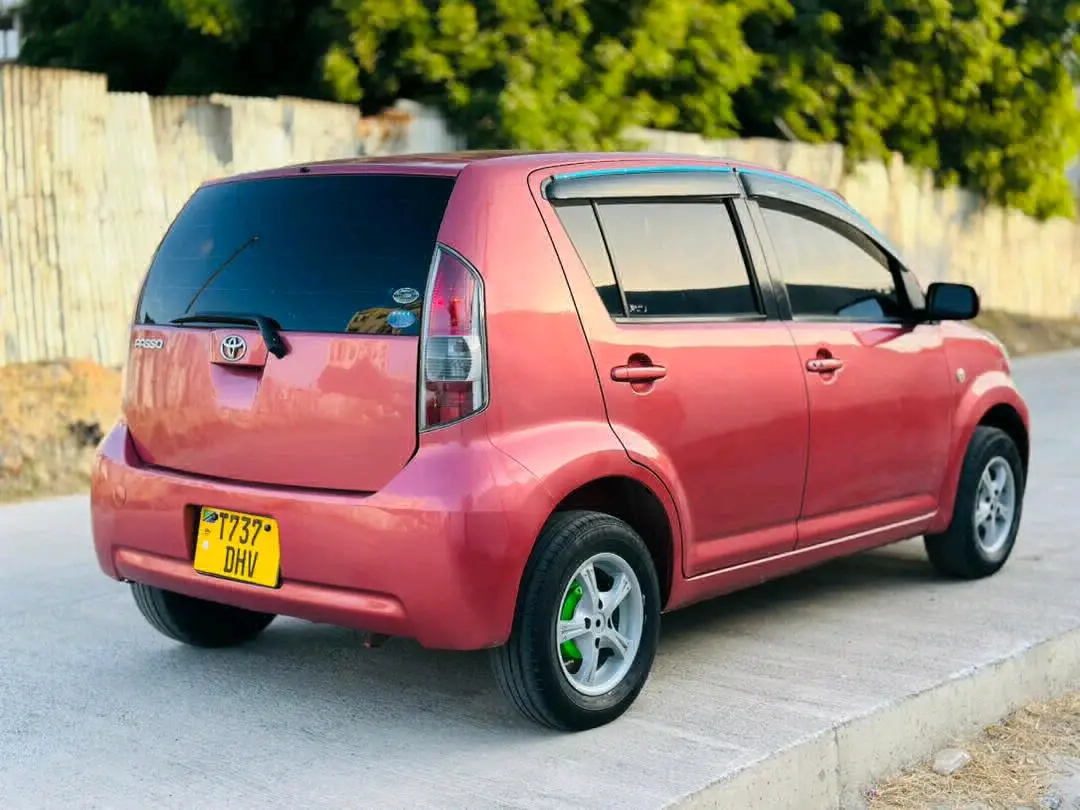 Pink Toyota Passo thumbnail 2