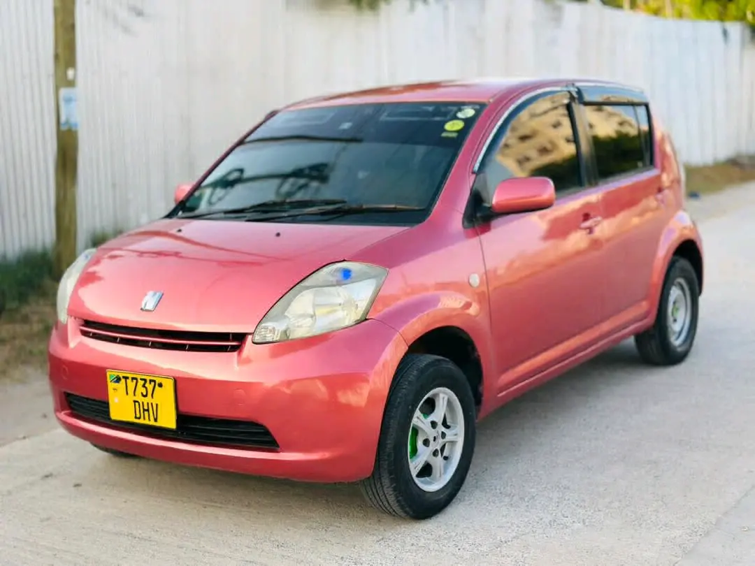 Pink Toyota Passo thumbnail 3