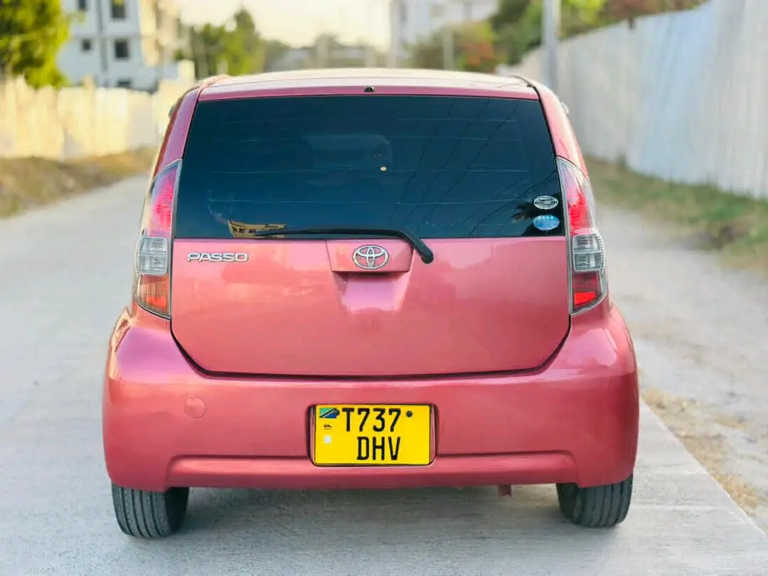 Pink Toyota Passo thumbnail 4