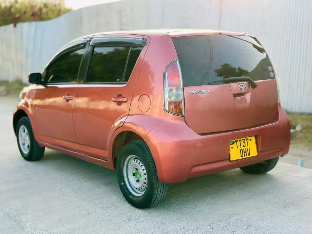 Pink Toyota Passo thumbnail 5