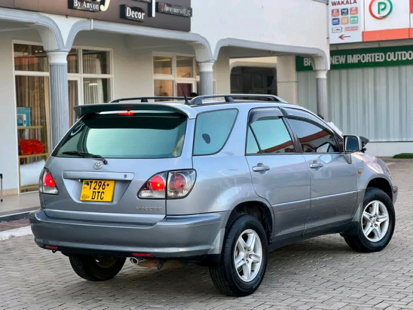 Toyota Harrier Old Model Inauzwa thumbnail 3