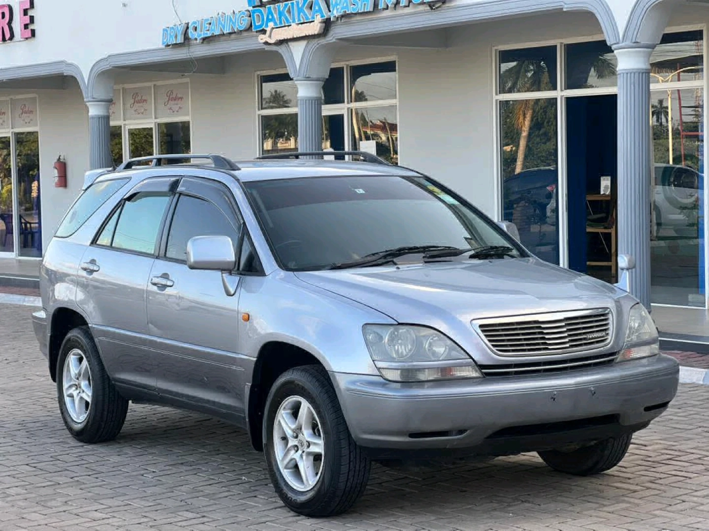 Toyota Harrier Old Model Inauzwa thumbnail 5