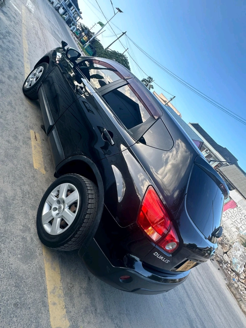 Nissan Dualis Black Car thumbnail 4