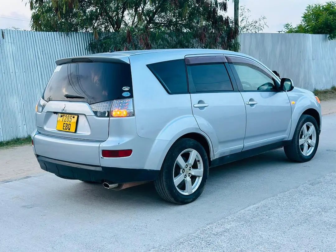 2008 Mitsubishi Outlander 2350cc Automatic thumbnail 3