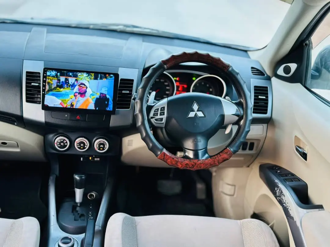 2008 Mitsubishi Outlander 2350cc Automatic thumbnail 4