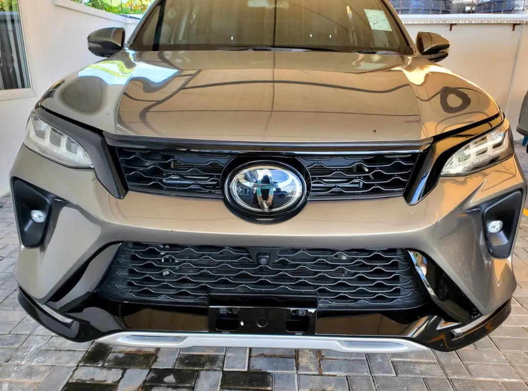 Toyota Fortuner VX 2.8 GD6 (2024/25) thumbnail 5