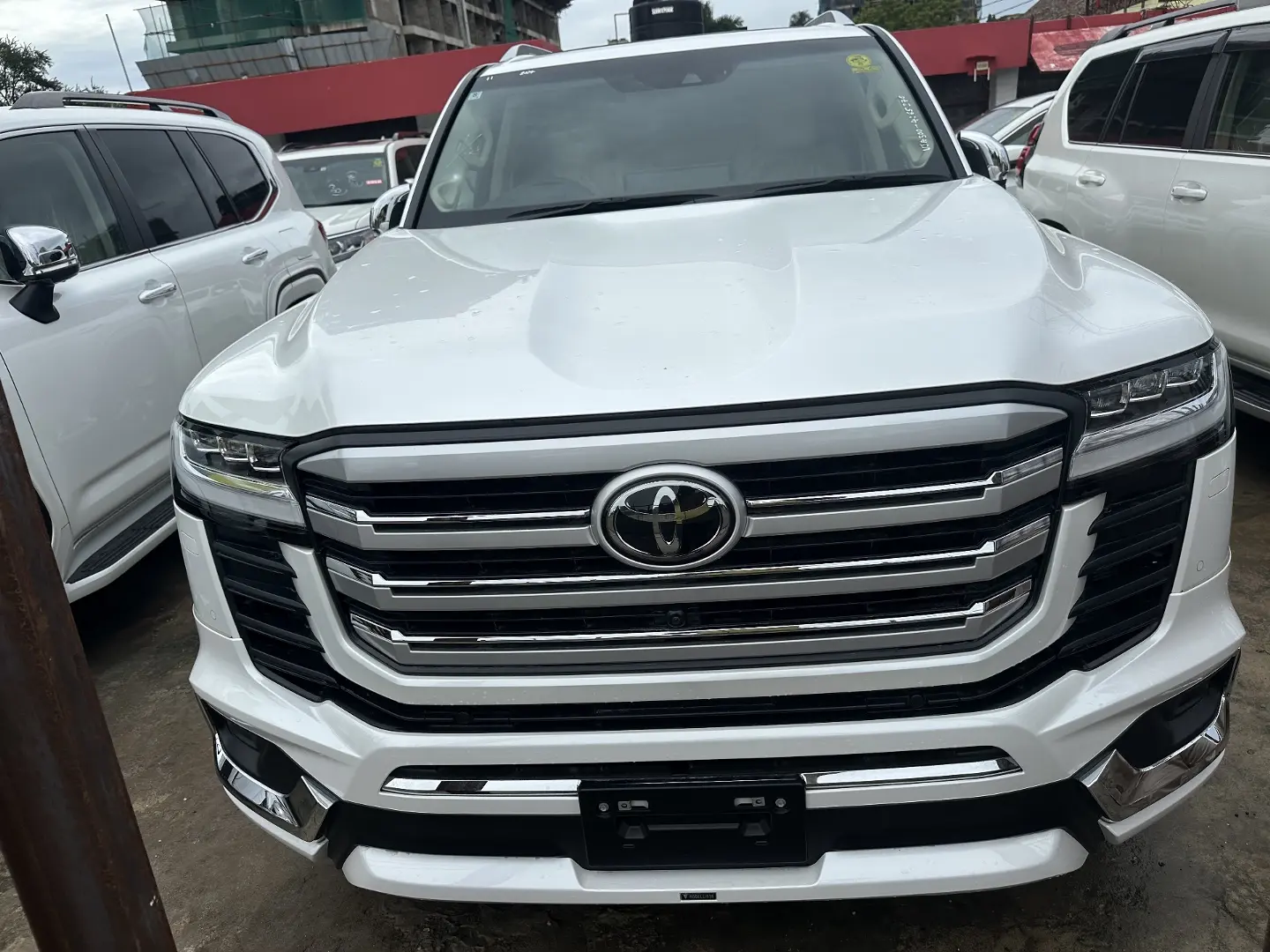 2023 Toyota Land Cruiser ZX 3.5L Twin Turbo thumbnail 2