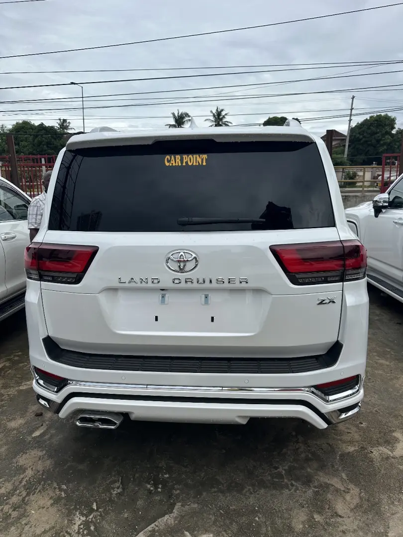 2023 Toyota Land Cruiser ZX 3.5L Twin Turbo thumbnail 5