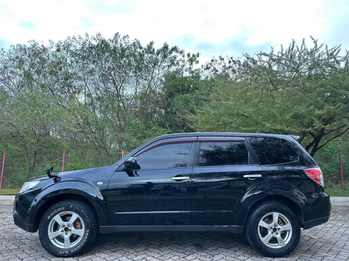 Black Subaru Forester EKE 2009 Model thumbnail 3