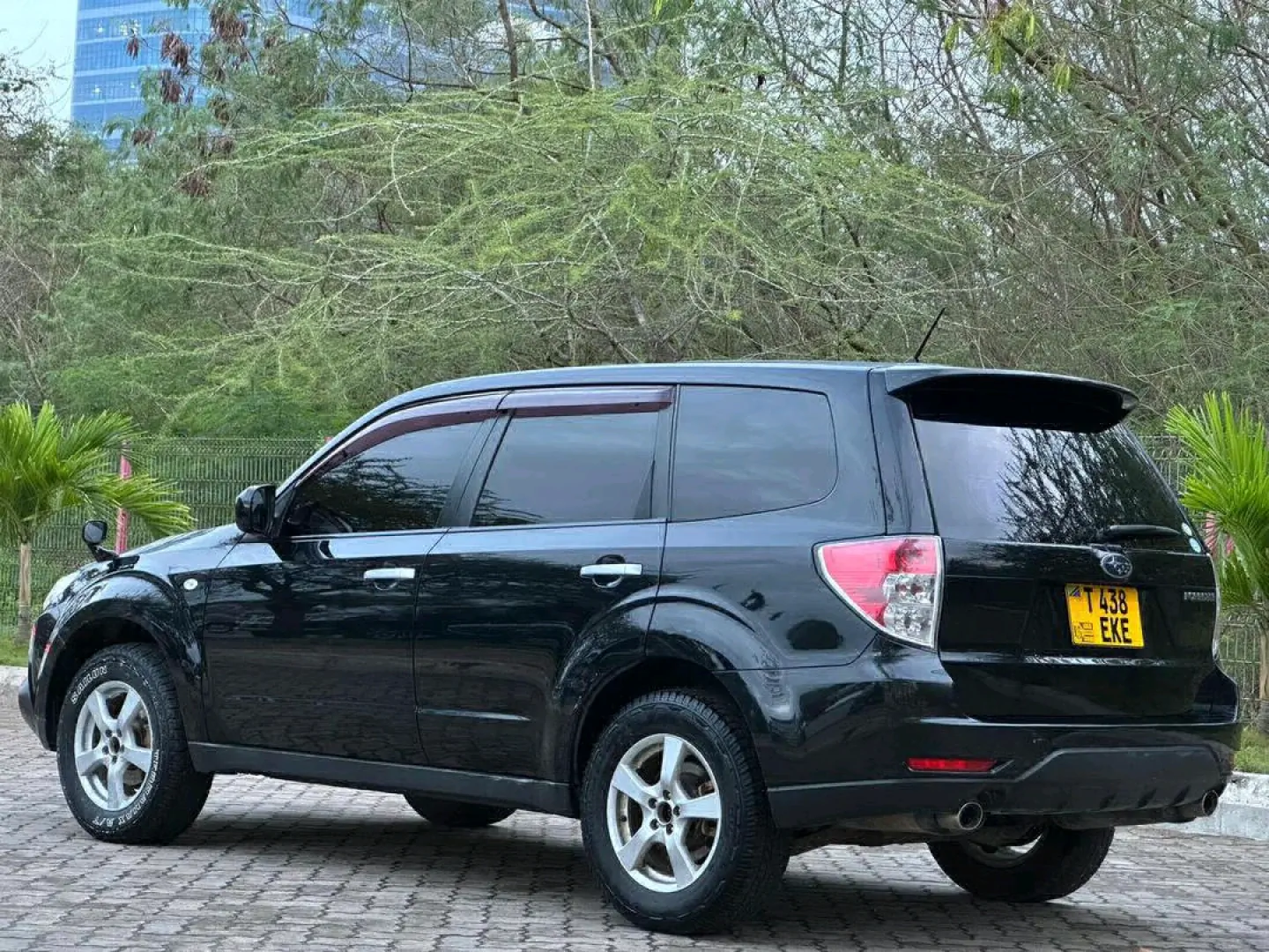 Black Subaru Forester EKE 2009 Model thumbnail 4