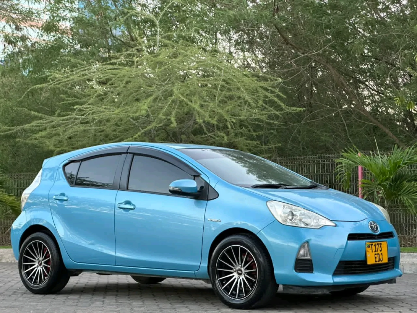 Toyota Aqua Hybrid 2013 - 1490cc, Clean Condition thumbnail 4