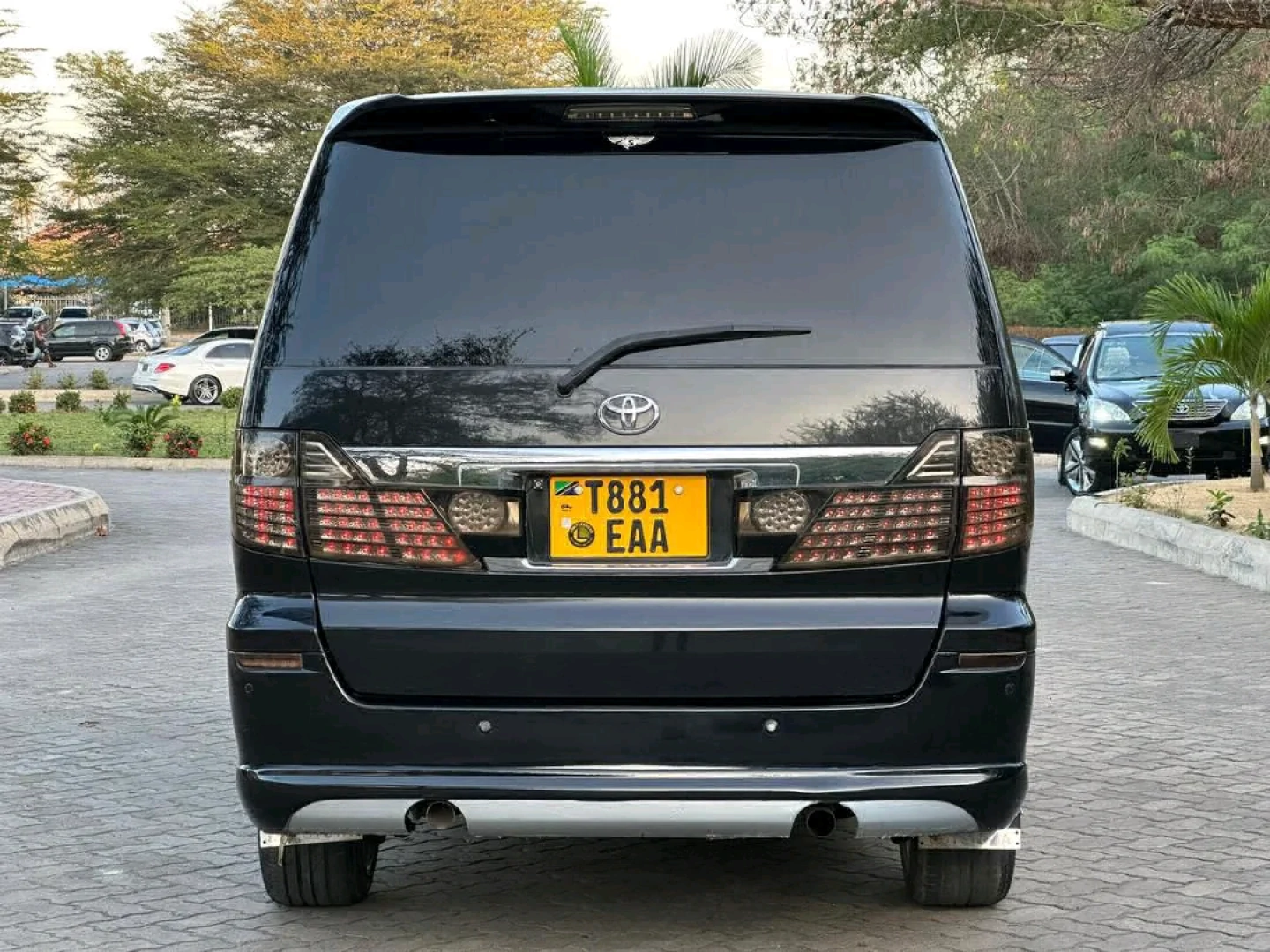 Toyota Alphard EAA 2005 Black Van for Sale thumbnail 2