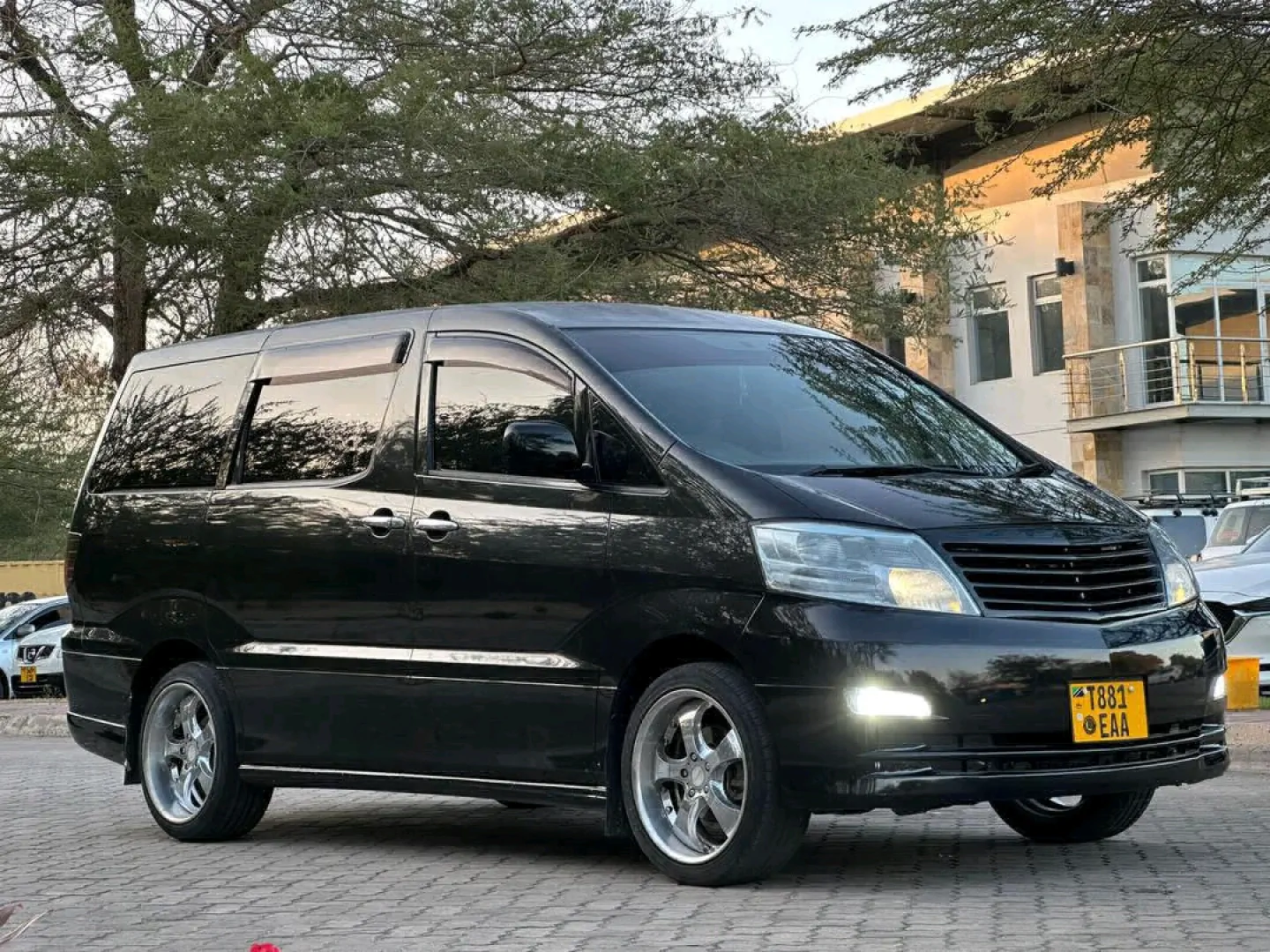 Toyota Alphard EAA 2005 Black Van for Sale thumbnail 3