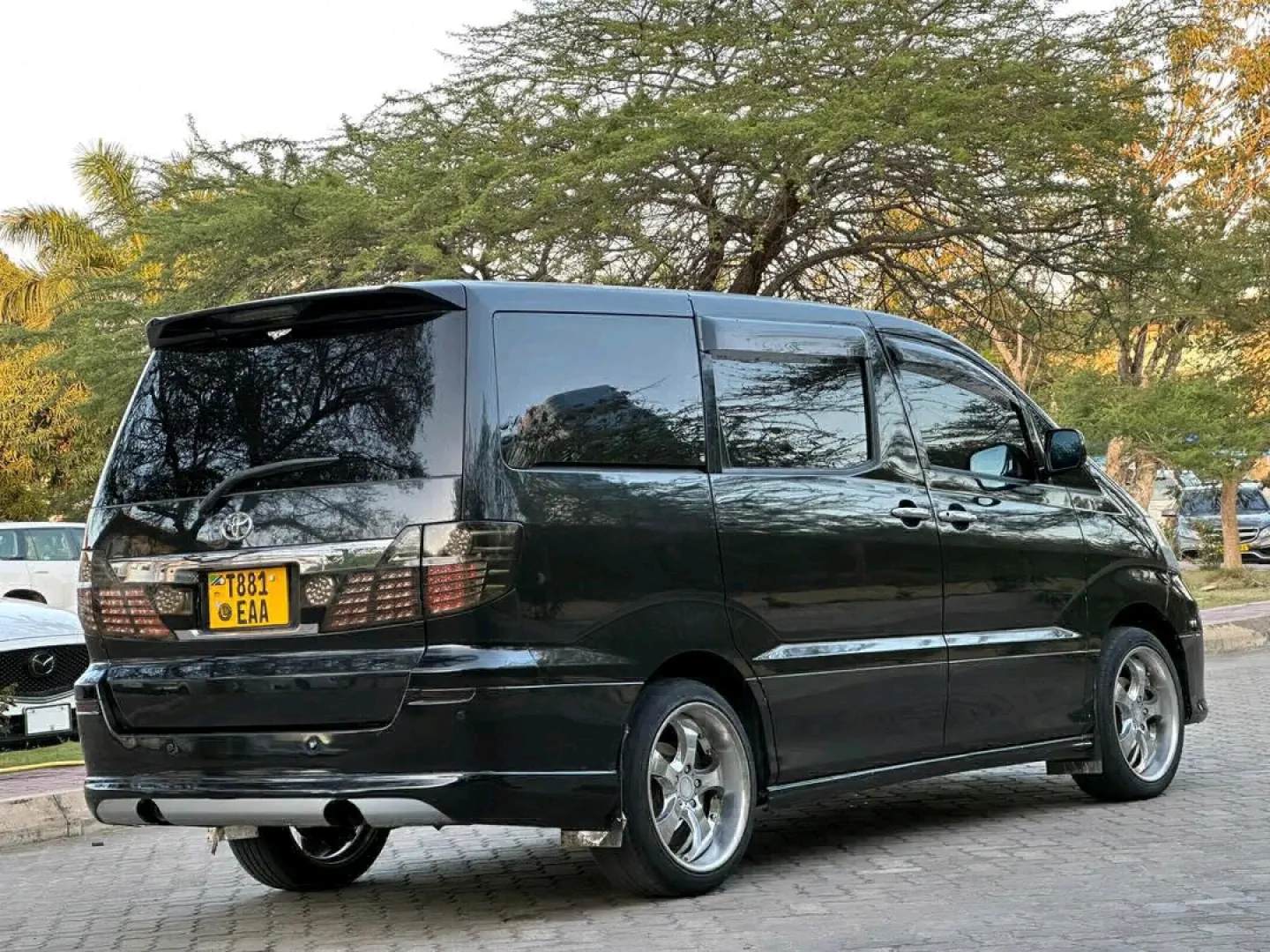 Toyota Alphard EAA 2005 Black Van for Sale thumbnail 4