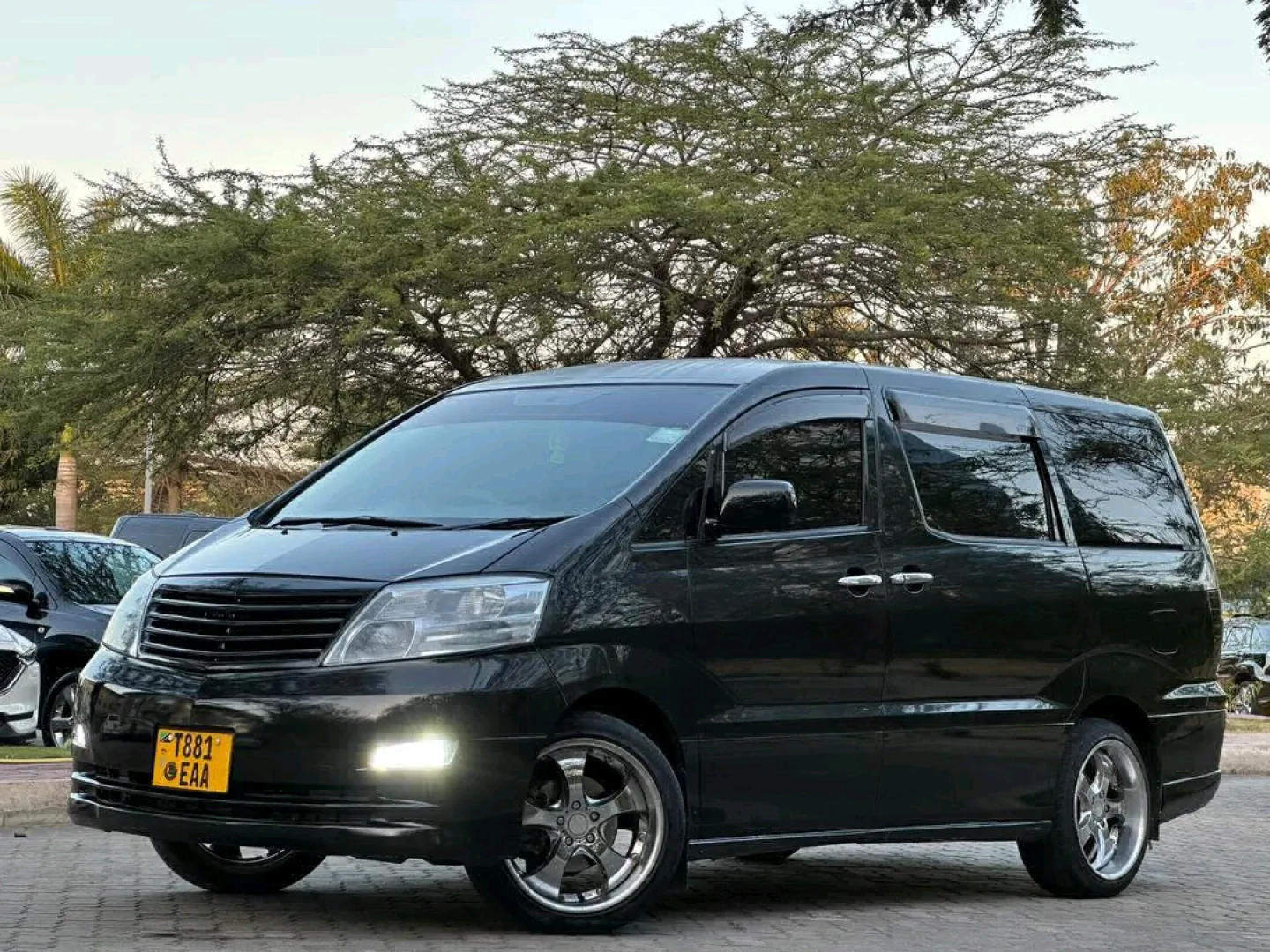 Toyota Alphard EAA 2005 Black Van for Sale thumbnail 5