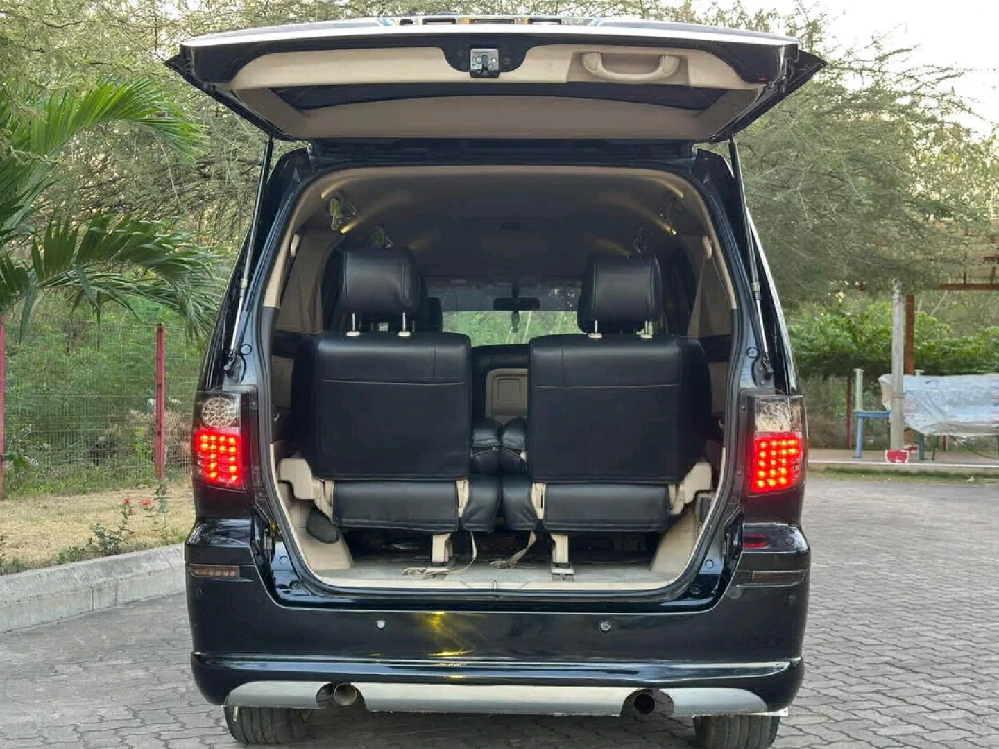 Toyota Alphard EAA 2005 Black Van for Sale thumbnail 6