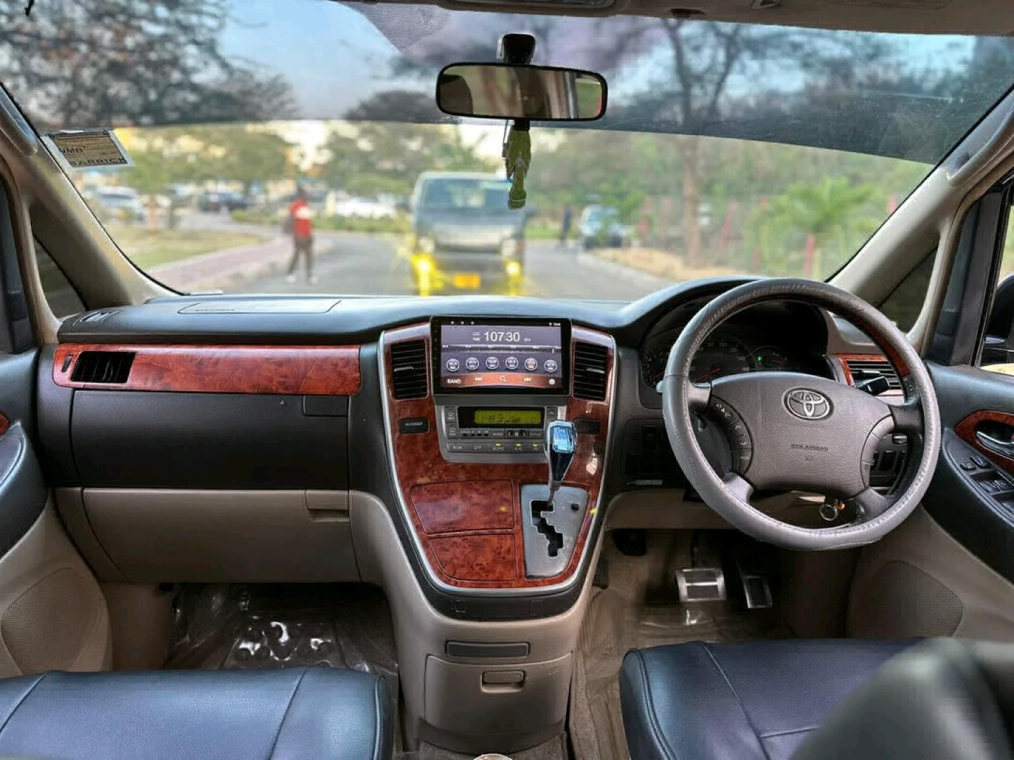 Toyota Alphard EAA 2005 Black Van for Sale thumbnail 7