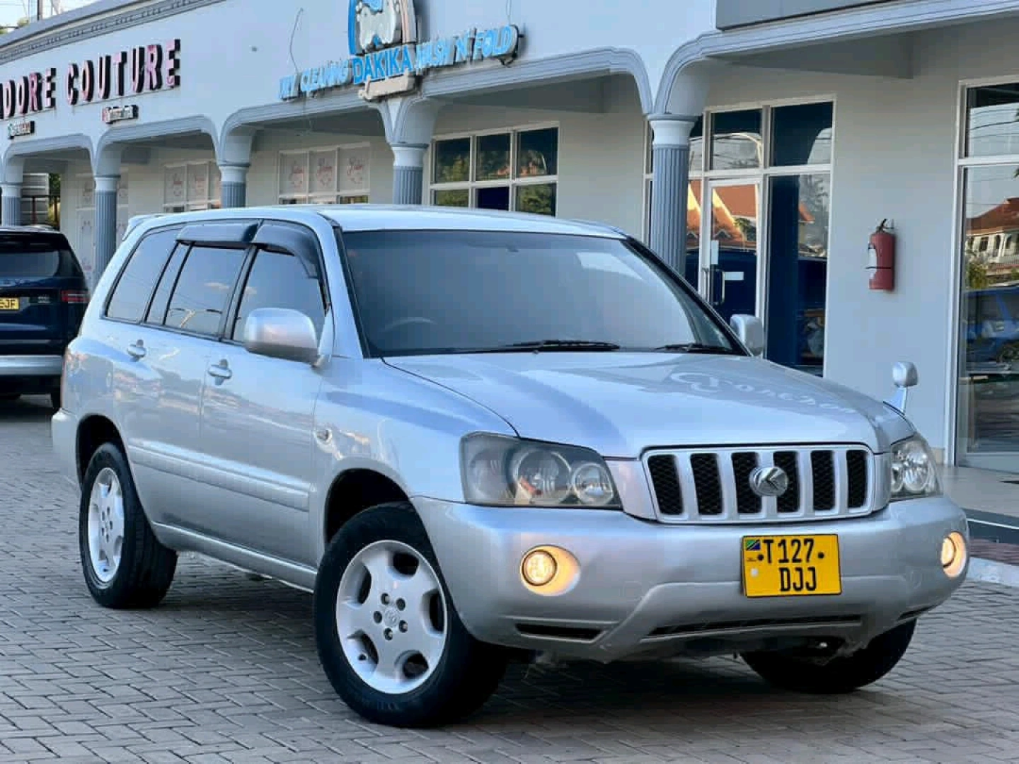 Toyota Kluger SUV 2004 (Low Mileage) thumbnail 2